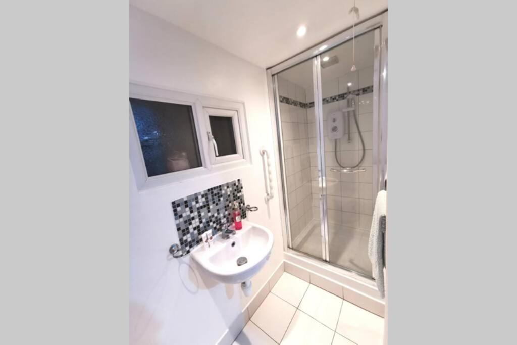 Private Comfortable Guest Suite - Нотингам Екстериор снимка